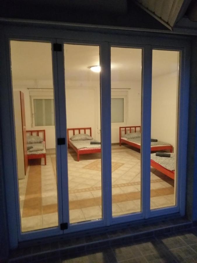 Апарт отель Azure House Кестхей Экстерьер фото