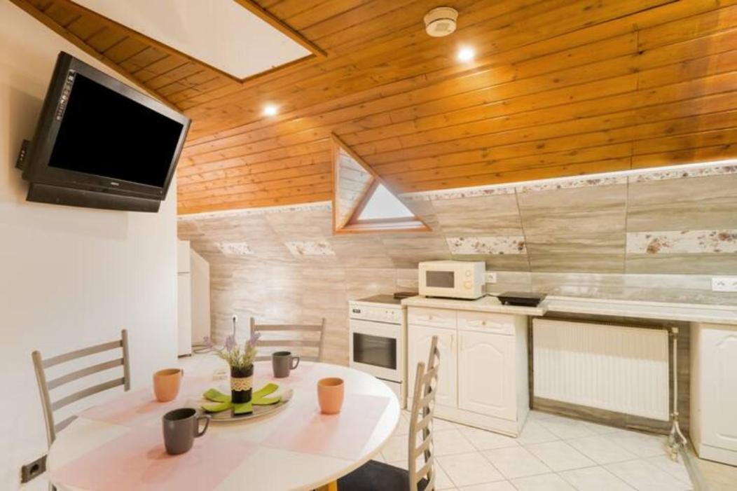 Апарт отель Azure House Кестхей Экстерьер фото