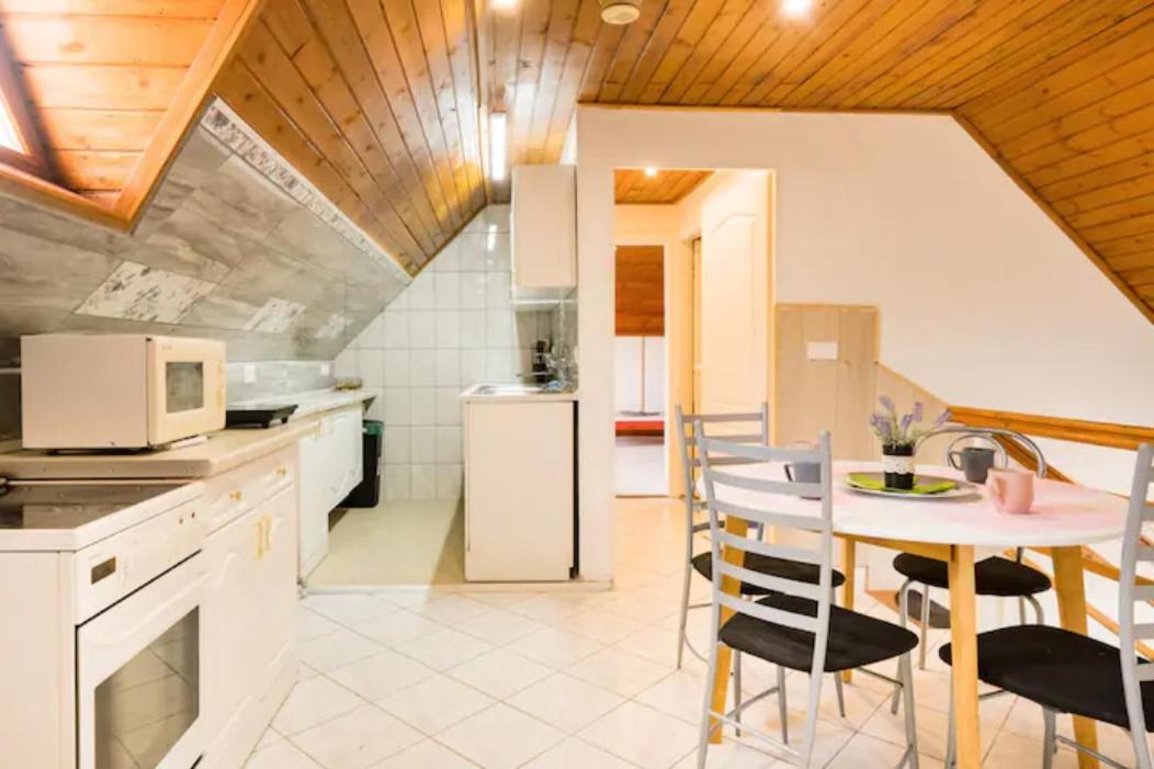 Апарт отель Azure House Кестхей Экстерьер фото