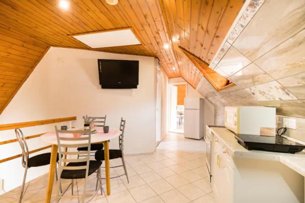 Апарт отель Azure House Кестхей Экстерьер фото